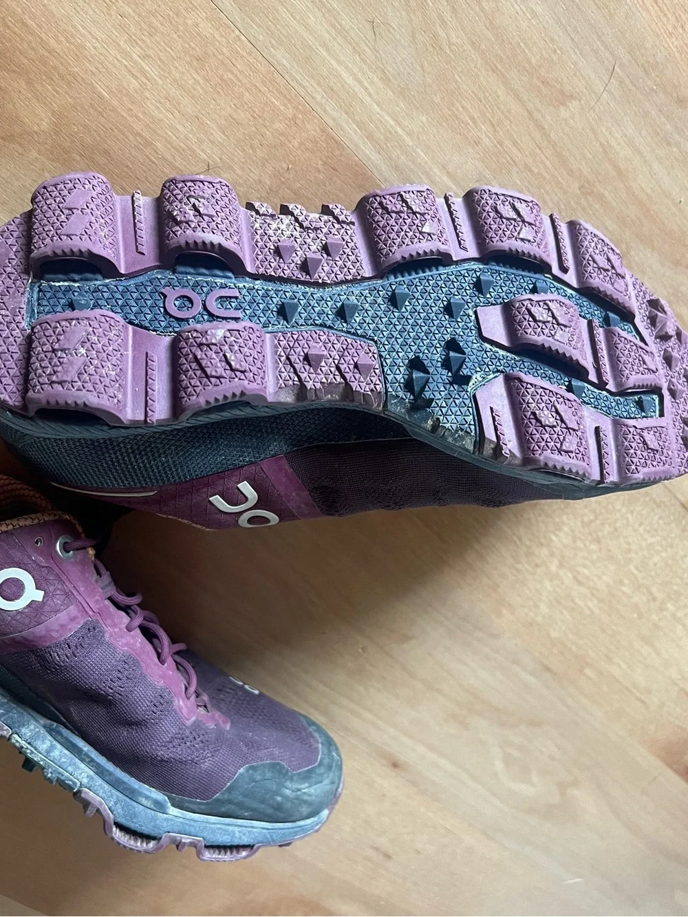 On Cloudventure Women’s Trail Running Shoes – Size 7.5